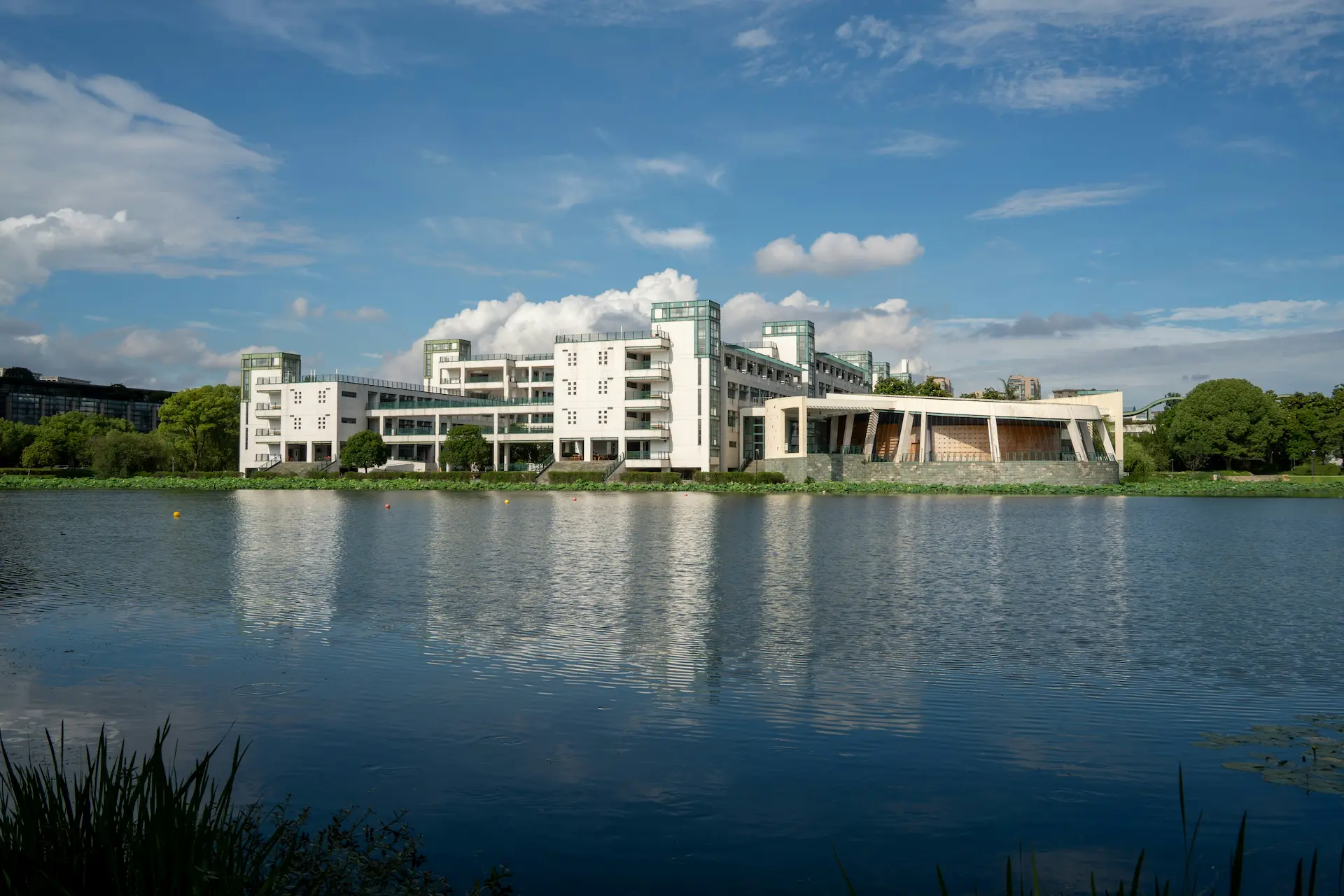 Professional car leasing services in Southampton, Hampshire - Egon Car Leasing covers Southampton and surrounding areas with business and personal vehicle hire